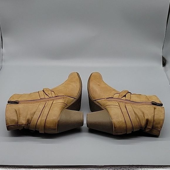 Corkys Women's Sz 8 Midnight Faux Fur Lined Buckle Vegan Ankle Boots Camel Brown - Picture 5 of 10